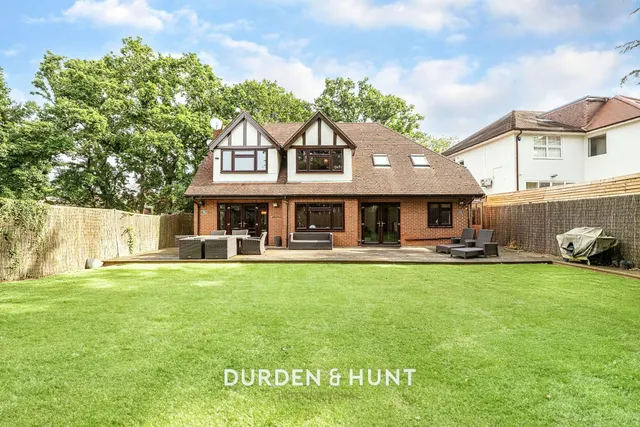 Manor Road, Chigwell, IG7, photo 2