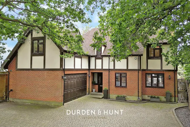Manor Road, Chigwell, IG7, photo 1