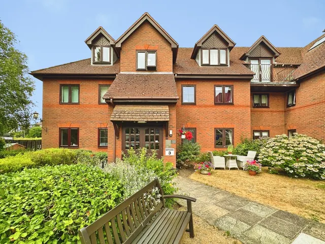 Firwood Court, Southwell Park Road, Camberley, Surrey, GU15 3PN, photo 1