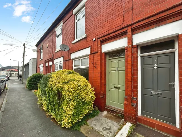 Belgrave Road, Sale, M33, photo 2