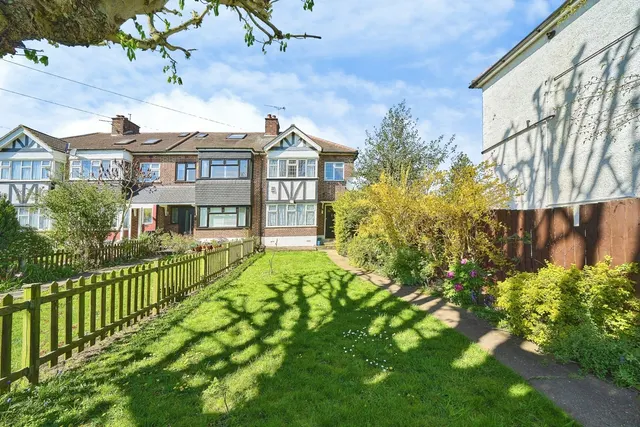 Photo 2 — Chigwell Road, Woodford Green, IG8
