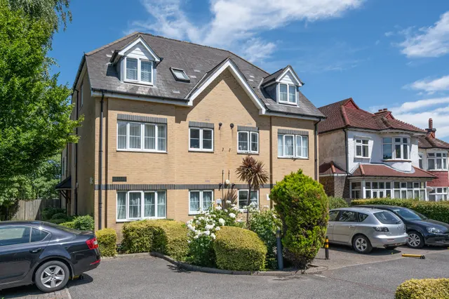Photo 3 — Flat 4, 117 Leigham Court Road, London