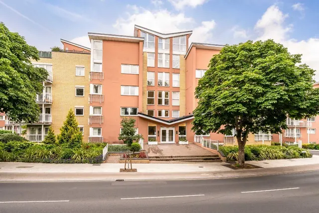 Twickenham Road, TW11, photo 1