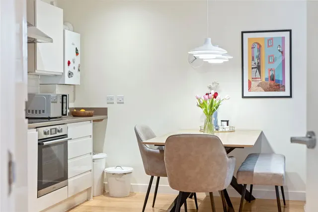 Photo 3 — Athelstan Place, Twickenham, TW2 6AY