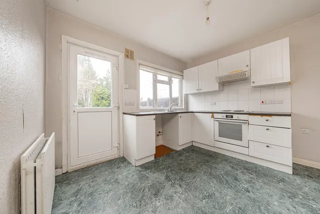 Photo 3 — Snowden Avenue, Hillingdon, UB10
