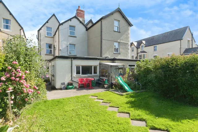 Greenfield Road, Colwyn Bay, LL29, photo 1