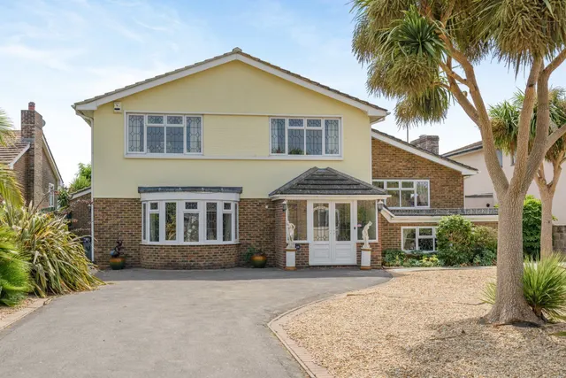 Photo 2 — Arun Way, Aldwick, West Sussex, PO21 4HF