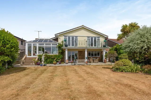Photo 3 — Arun Way, Aldwick, West Sussex, PO21 4HF