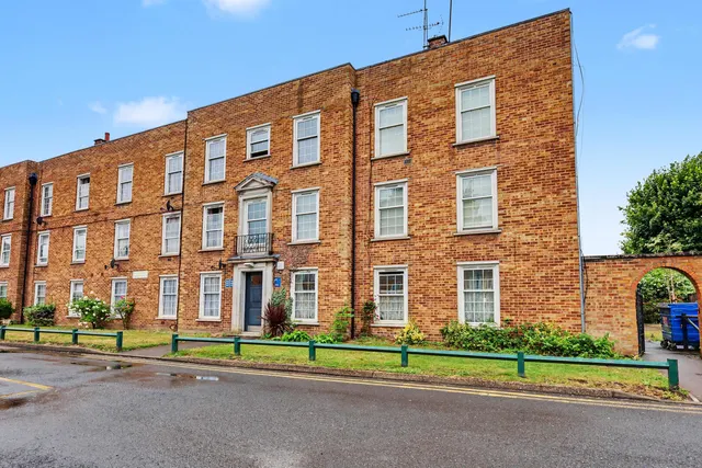 Baker Street, Enfield, EN1, photo 1