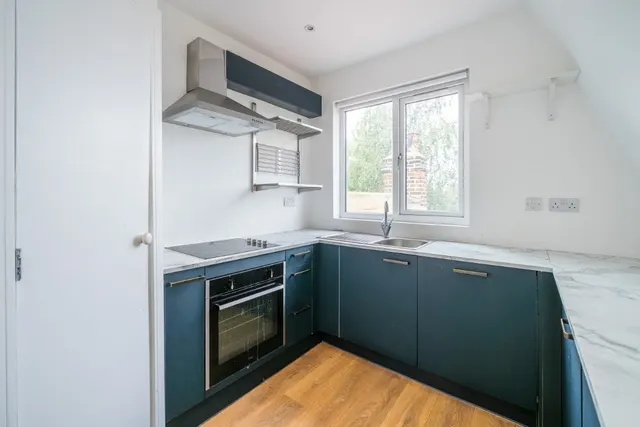 Harewood Road London SW19, photo 1