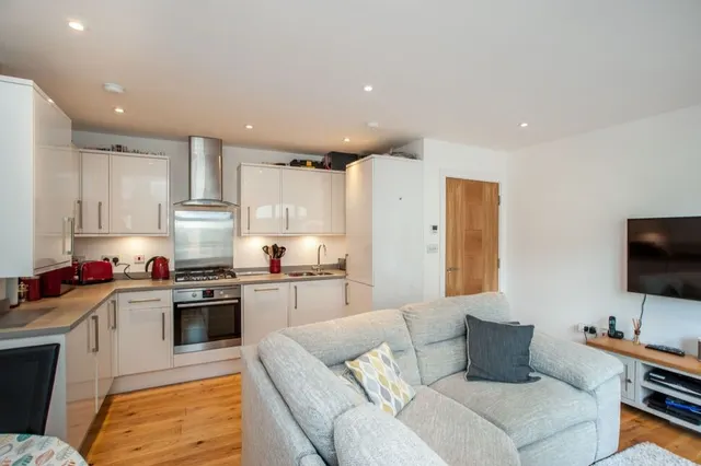 Windsor Court, Corner Hall, HP3, photo 2