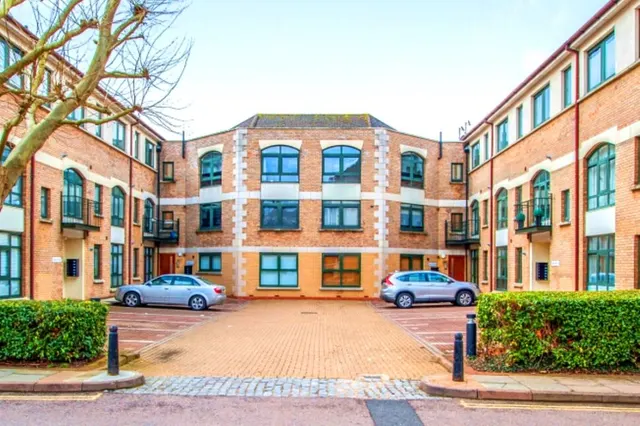 Windsor Court, Corner Hall, HP3, photo 1