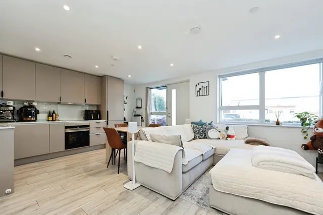 Epsom Road, Watford, WD18, photo 2