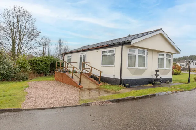 Conifer Grove Moss Lane, Moore, Warrington, Warrington, WA4 6FX, photo 1