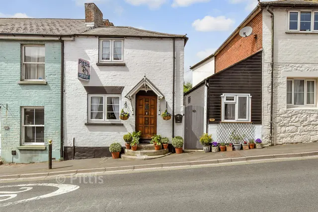 High Street, Brading, PO36, photo 1
