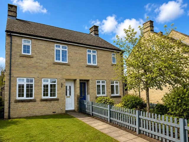 Chesterton Lane, Cirencester, GL7, photo 1