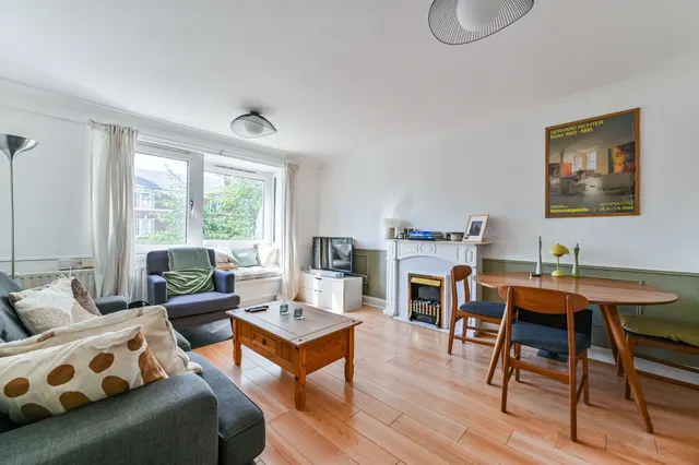 10 Woodstock House, Highbury Grange, London, photo 1