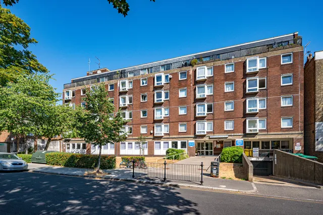 Photo 2 — 10 Woodstock House, Highbury Grange, London