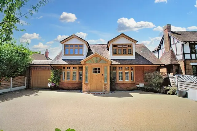 Photo 2 — Chestnut Avenue, Grays, Essex, RM16 2UH