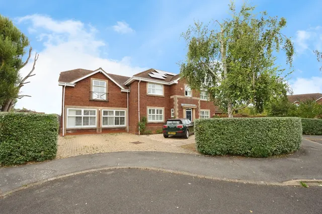 Spinnaker Grange, Hayling Island, PO11, photo 1
