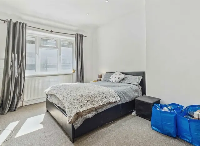 Photo 3 — Bloemfontein Road, Shepherds Bush, W12