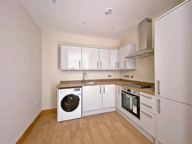 Photo 3 — Victoria Road, Farnborough, Hampshire, GU14 7JE