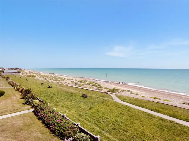 Millfield Close, Rustington, photo 2