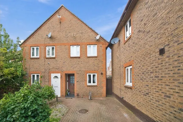 Kilross Road, Bedfont, TW14, photo 1