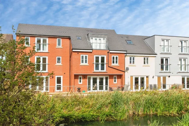 Eastgate Bourne, PE10, photo 1