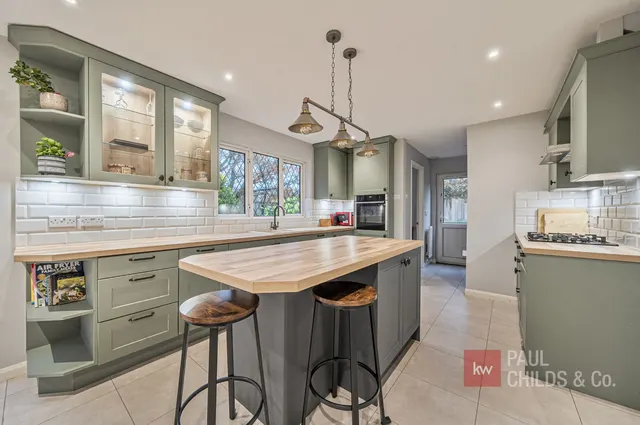 Butler Road, Bagshot, GU19, photo 1