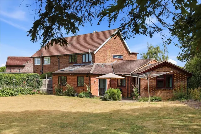 with 4 bedrooms in Saffron Walden, CB11, photo 1
