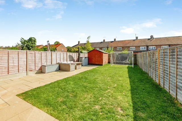 Malmstone Avenue, Merstham, Redhill, photo 1