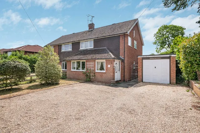 Upper Hale Road, Farnham, GU9, photo 1