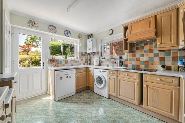 Upper Hale Road, Farnham, GU9, photo 3