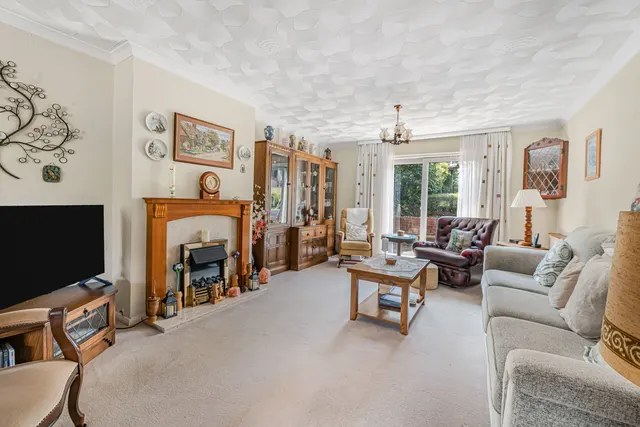 Upper Hale Road, Farnham, GU9, photo 2