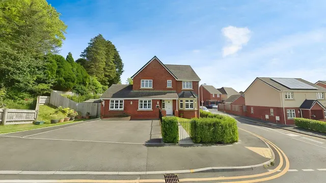 Alltacham Drive, Pontardawe, Swansea, SA8, photo 1