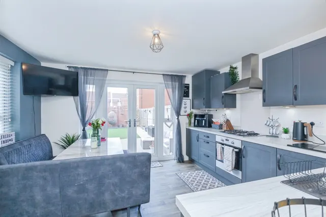 Photo 2 — Preston Close, WIGSTON