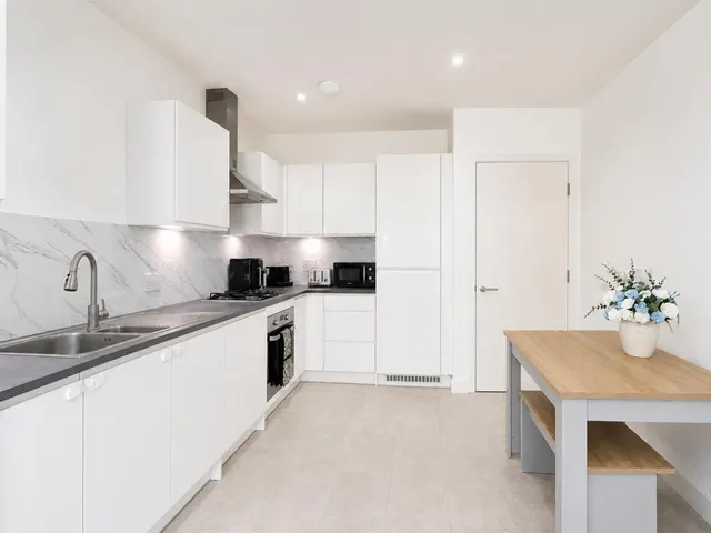 Terraced For SaleLockwood Road, Southall, UB2, photo 1