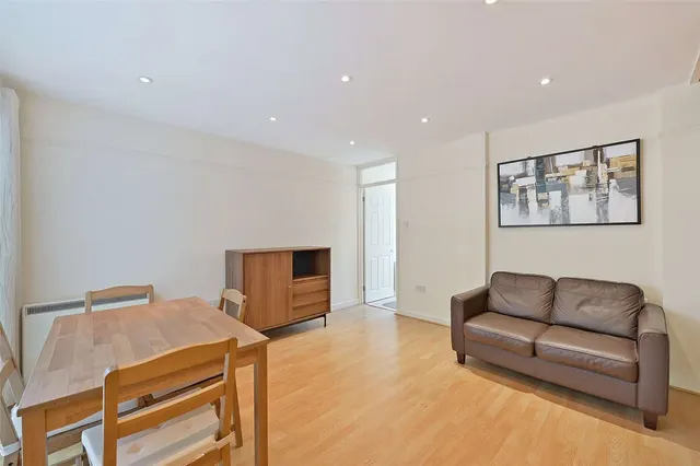 Photo 3 — Hawkesworth Close, Northwood, HA6 2FT