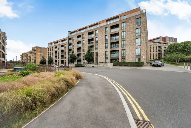 Burghley House Mill Hill East, NW7, photo 3