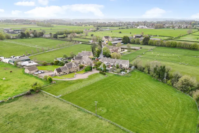 Photo 2 — Hyde, Chalford, GL6