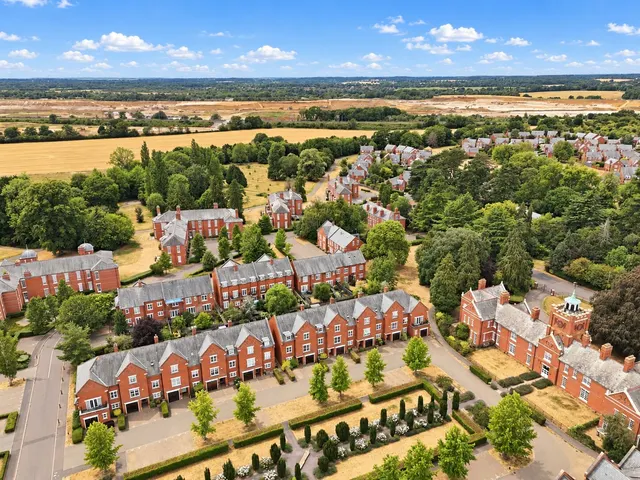 Beningfield Drive, London Colney, AL2, photo 1