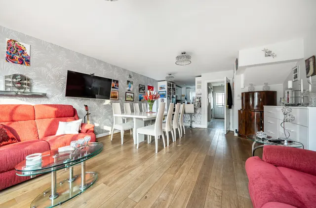 Photo 3 — Oyster Close, Barnet, EN5 2FF