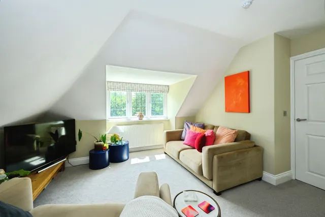 High Street, Nutfield, RH1, photo 2