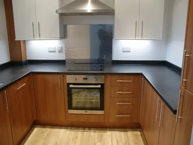 Beckingham Metro Station Road, Egham, TW20, photo 3