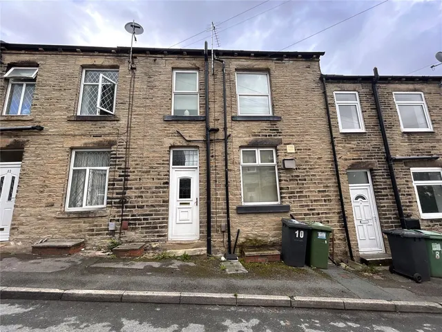Centre Street, Heckmondwike, WF16, photo 1