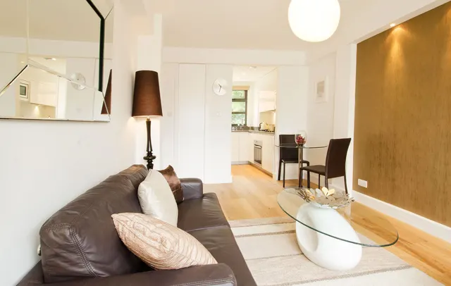 14 Gwynne House, Turner Street, London, photo 1