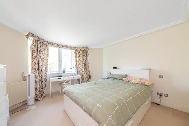 London, NW3, photo 3