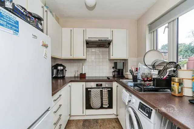 York Place, Camberley, GU15, photo 3