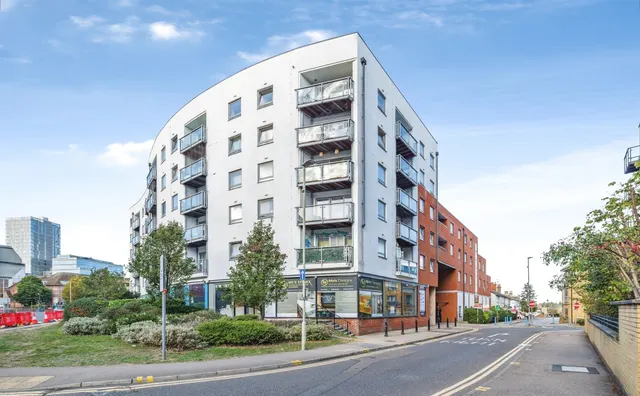 2 bedroom flat, Loates Lane, Watford, WD17